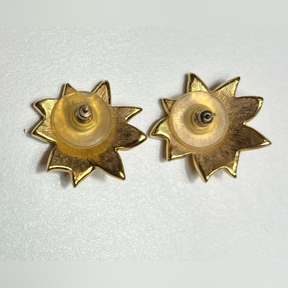 Avon Yellow Glittered Enamel Poinsettia Brooch and Earring Set - Picture 7 of 11